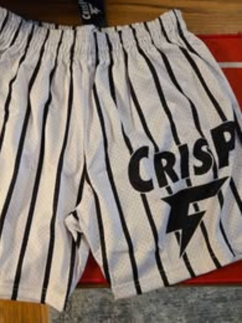 XLARGE Crispy Nyc White with black pinstripes